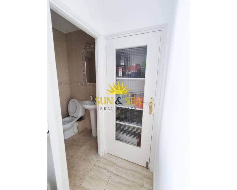 3 makuuhuone Huoneisto myytävänä paikassa Torrevieja mukana 
autotalli - 245 000 € (Ref: 8490422)