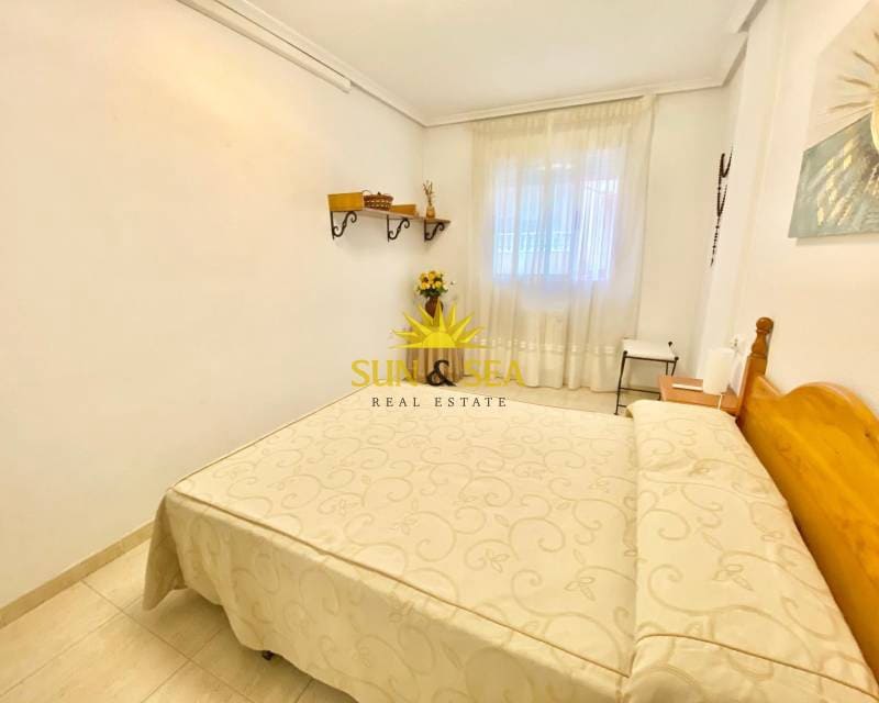 2 sovrum Lägenhet att hyra i Guardamar del Segura med pool garage - 800 € (Ref: 8501264)