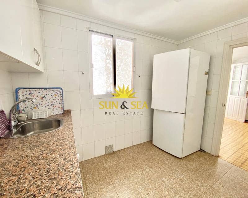 3 quarto Apartamento para arrendar em Guardamar del Segura - 750 € (Ref: 8510396)