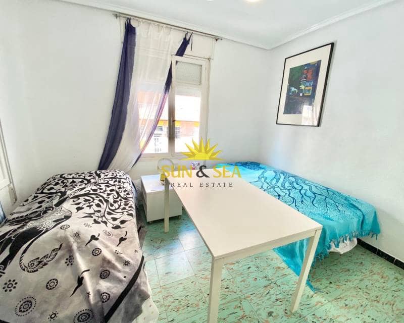 3 quarto Apartamento para arrendar em Guardamar del Segura - 750 € (Ref: 8510396)