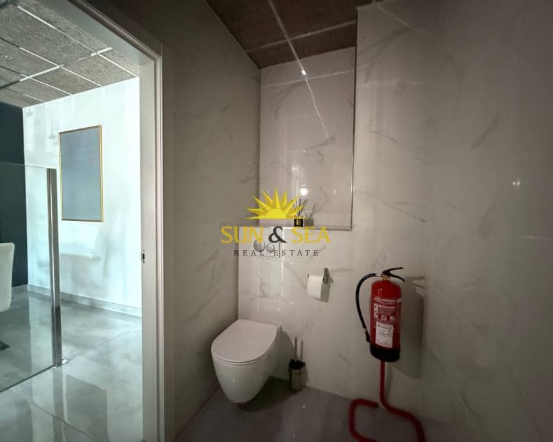 1 soveværelse Erhverv til leje i Guardamar del Segura - € 1.400 (Ref: 8521076)