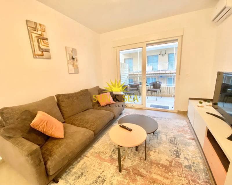 Appartement de 3 chambres à louer à Torrevieja - 1 500 € (Ref: 8562503)