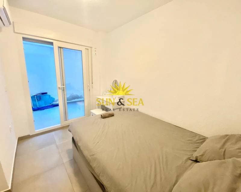 Appartement de 3 chambres à louer à Torrevieja - 1 500 € (Ref: 8562503)