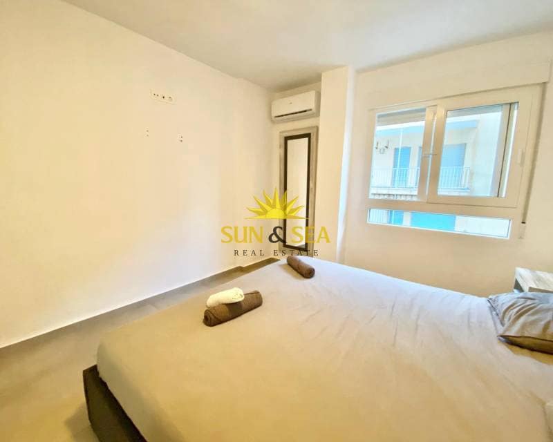 Appartement de 3 chambres à louer à Torrevieja - 1 500 € (Ref: 8562503)