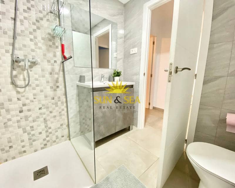 Appartement de 3 chambres à louer à Torrevieja - 1 500 € (Ref: 8562503)