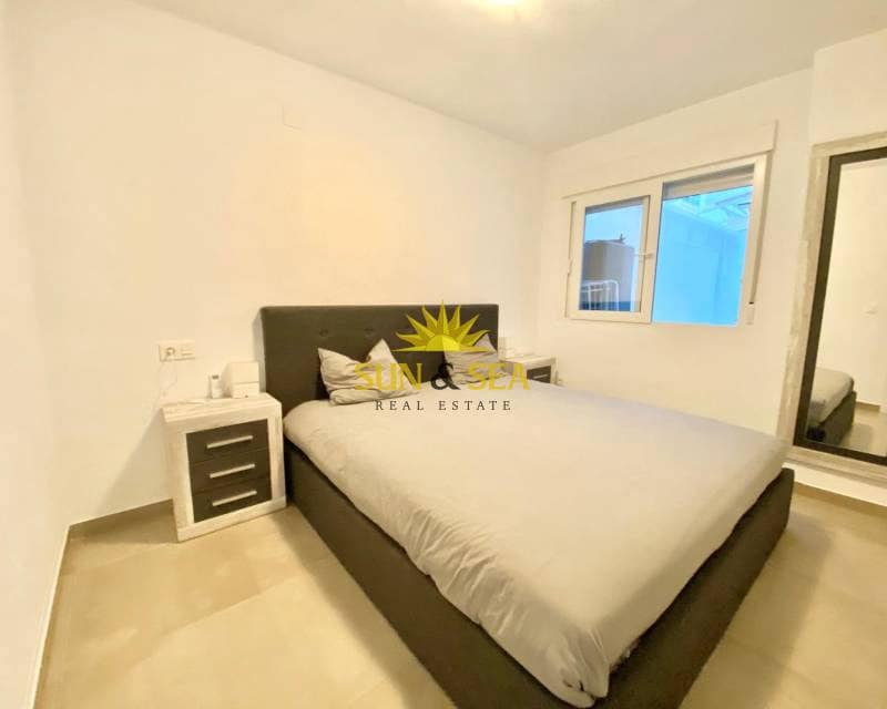 Appartement de 3 chambres à louer à Torrevieja - 1 500 € (Ref: 8562503)