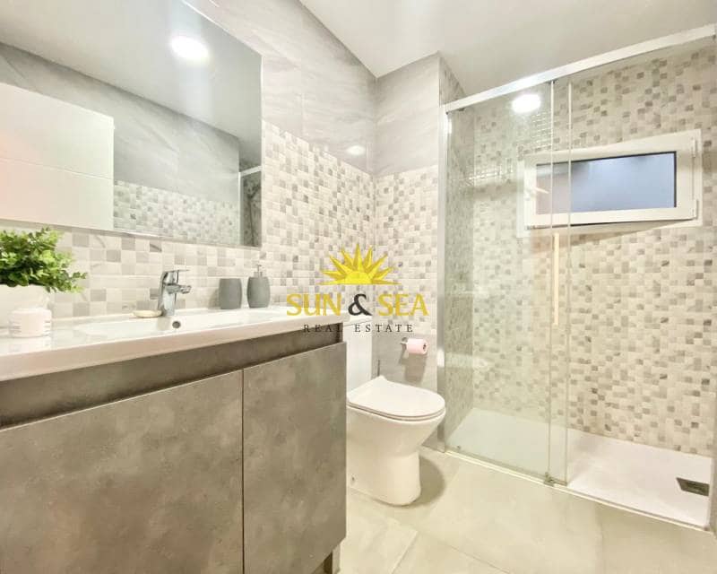 Appartement de 3 chambres à louer à Torrevieja - 1 500 € (Ref: 8562503)