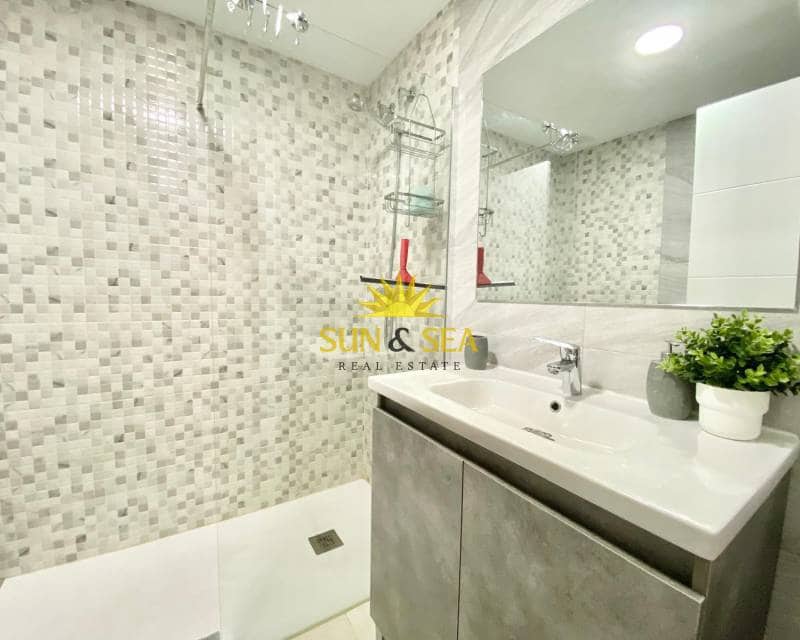 Appartement de 3 chambres à louer à Torrevieja - 1 500 € (Ref: 8562503)