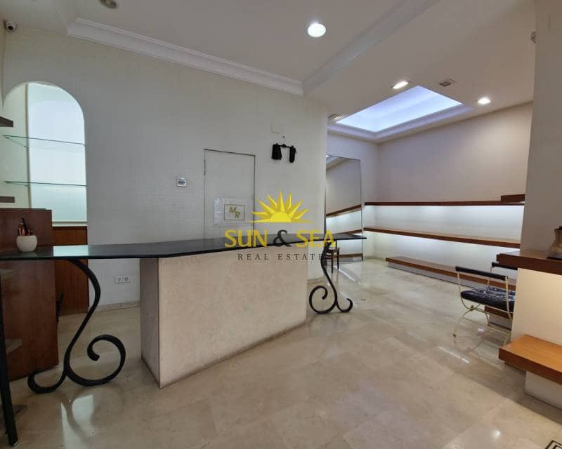 1 slaapkamer Commercieel te huur in Guardamar del Segura - € 1.300 (Ref: 8580962)