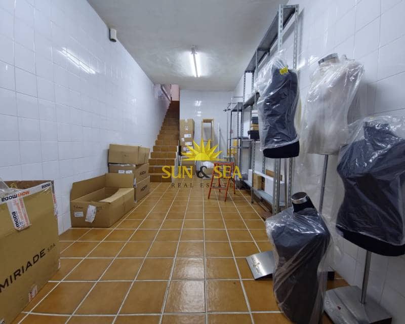 1 slaapkamer Commercieel te huur in Guardamar del Segura - € 1.300 (Ref: 8580962)