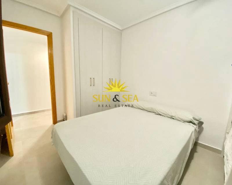Apartamento de 2 habitaciones en Guardamar del Segura en alquiler vacacional - 700 € (Ref: 8620990)