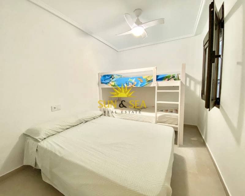 Apartamento de 2 habitaciones en Guardamar del Segura en alquiler vacacional - 700 € (Ref: 8620990)