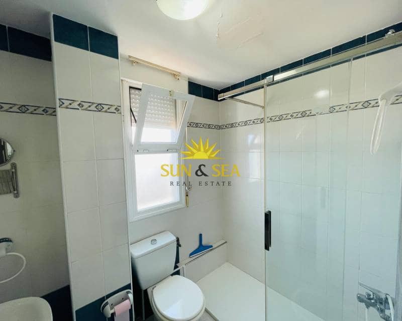 2 sovrum Lägenhet att hyra i La Manga del Mar Menor med pool garage - 1 000 € (Ref: 8635057)