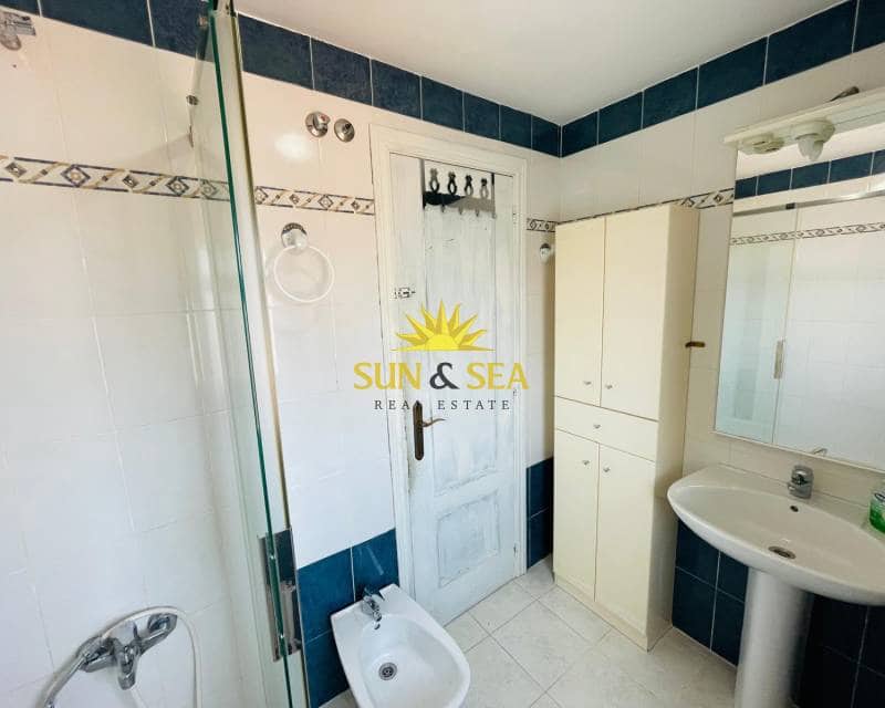 2 sovrum Lägenhet att hyra i La Manga del Mar Menor med pool garage - 1 000 € (Ref: 8635057)