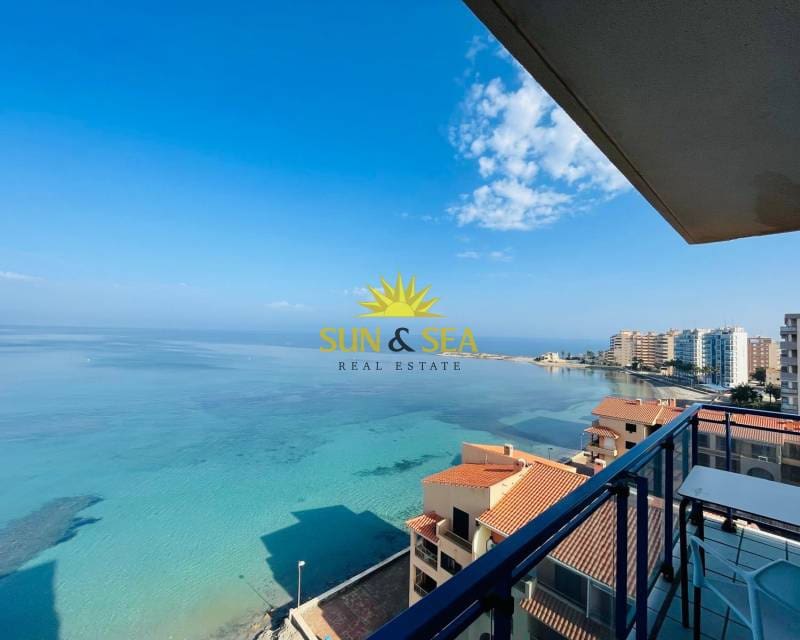 2 sovrum Lägenhet att hyra i La Manga del Mar Menor med pool garage - 1 000 € (Ref: 8635057)