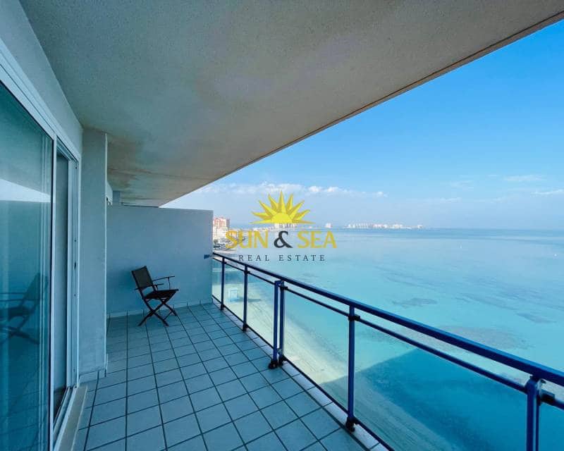2 sovrum Lägenhet att hyra i La Manga del Mar Menor med pool garage - 1 000 € (Ref: 8635057)