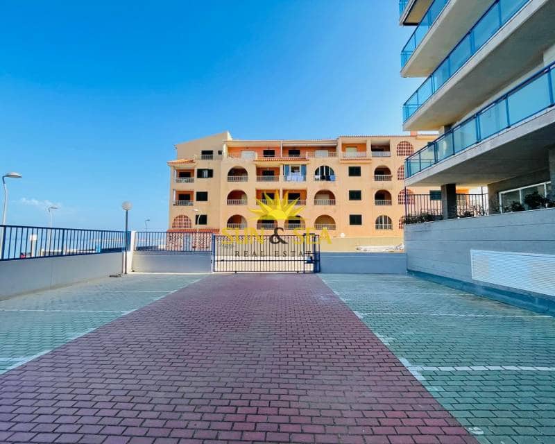 2 sovrum Lägenhet att hyra i La Manga del Mar Menor med pool garage - 1 000 € (Ref: 8635057)
