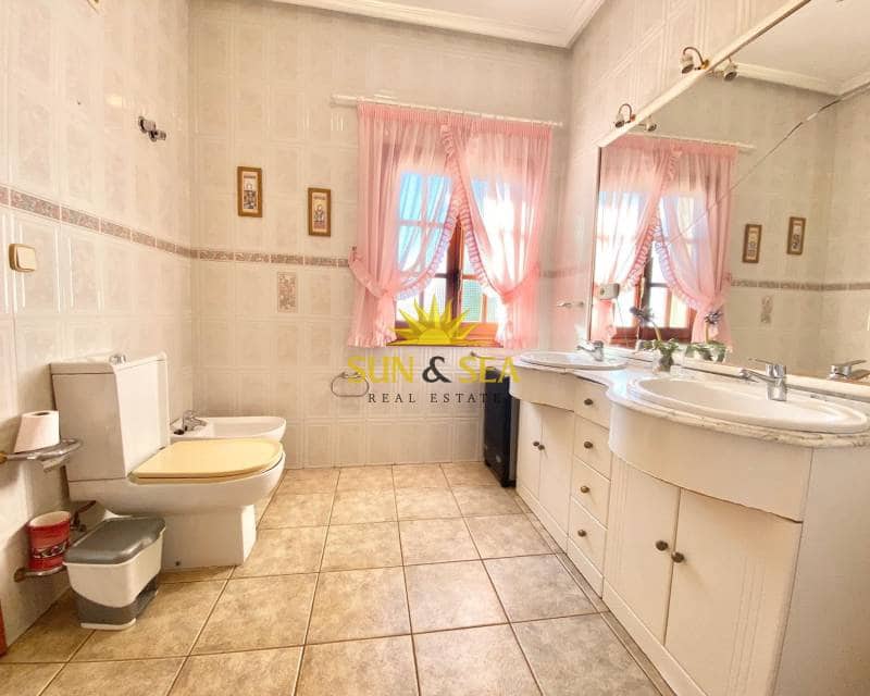 4 bedroom Villa for sale in Daya Nueva with garage - € 350,000 (Ref: 8635568)