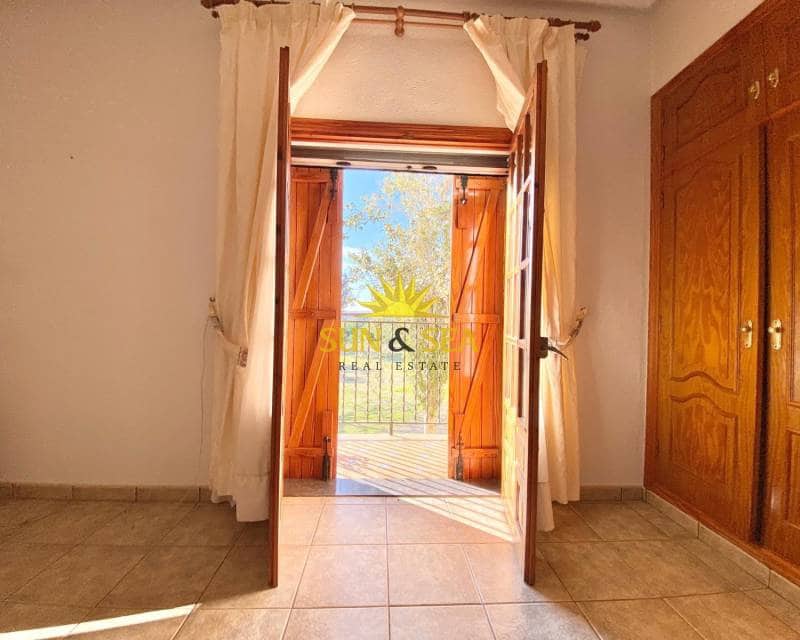 4 bedroom Villa for sale in Daya Nueva with garage - € 350,000 (Ref: 8635568)