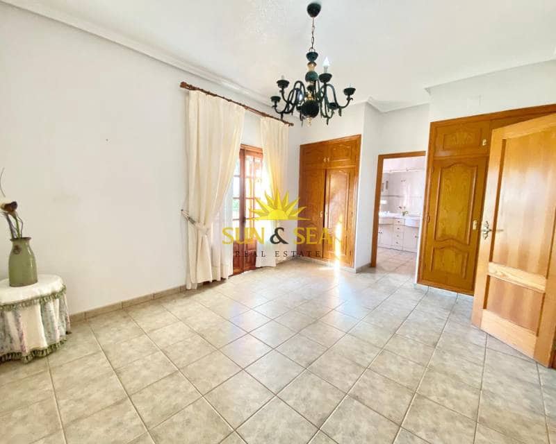 4 bedroom Villa for sale in Daya Nueva with garage - € 350,000 (Ref: 8635568)