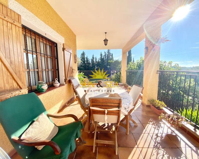 4 bedroom Villa for sale in Daya Nueva with garage - € 350,000 (Ref: 8635568)