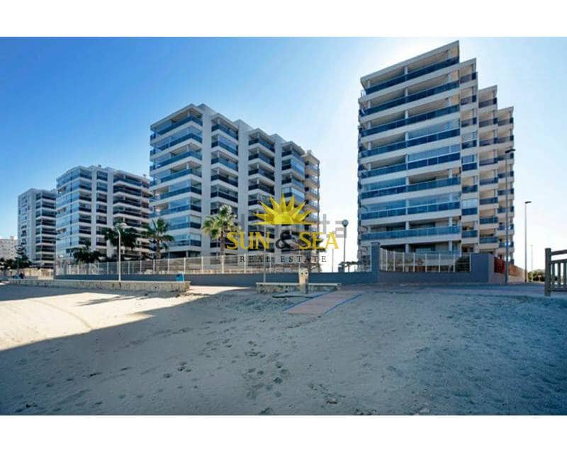 2 soveværelse Penthouse til leje i La Manga del Mar Menor med swimmingpool garage - € 880 (Ref: 8637369)