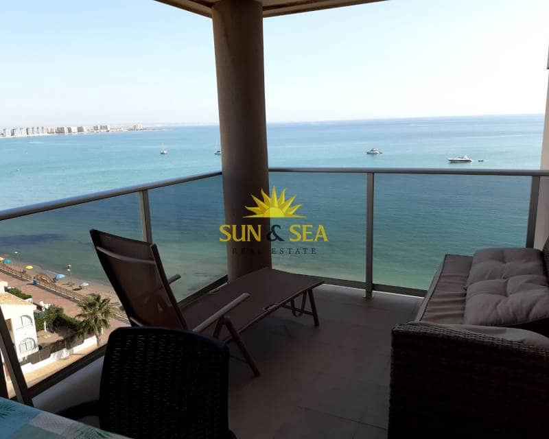 2 soveværelse Penthouse til leje i La Manga del Mar Menor med swimmingpool garage - € 880 (Ref: 8637369)