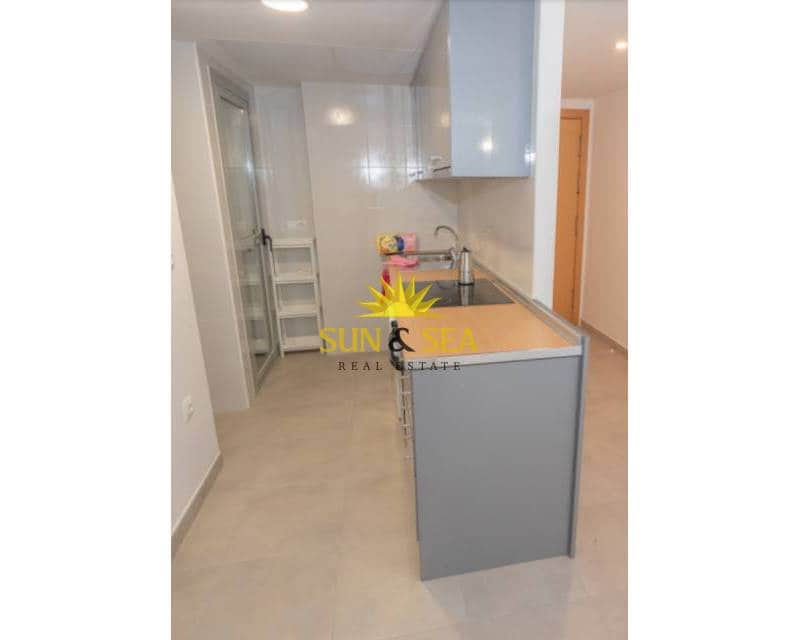 2 soveværelse Penthouse til leje i La Manga del Mar Menor med swimmingpool garage - € 880 (Ref: 8637369)