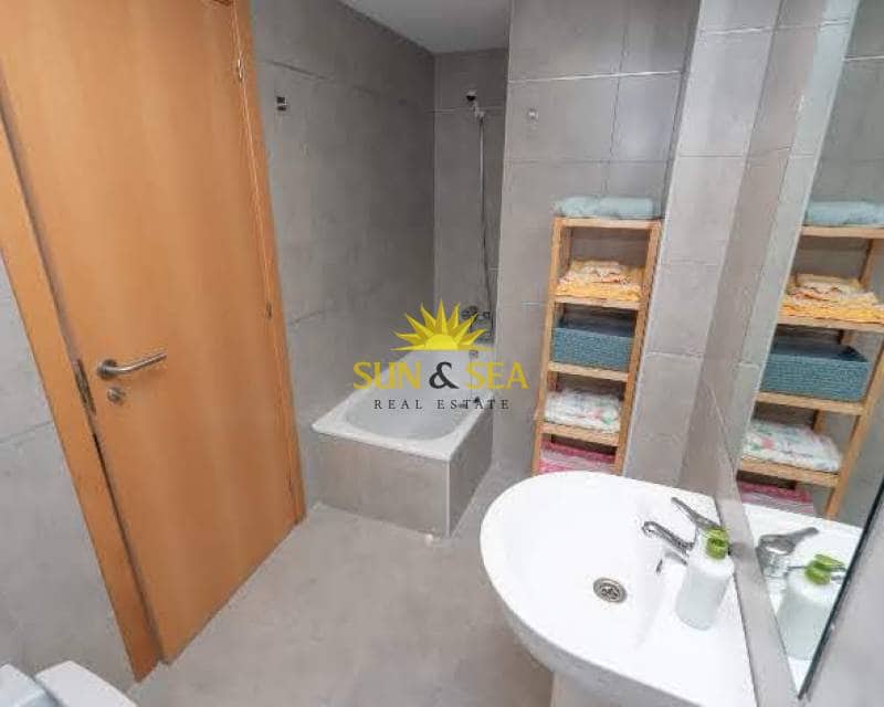 2 soveværelse Penthouse til leje i La Manga del Mar Menor med swimmingpool garage - € 880 (Ref: 8637369)