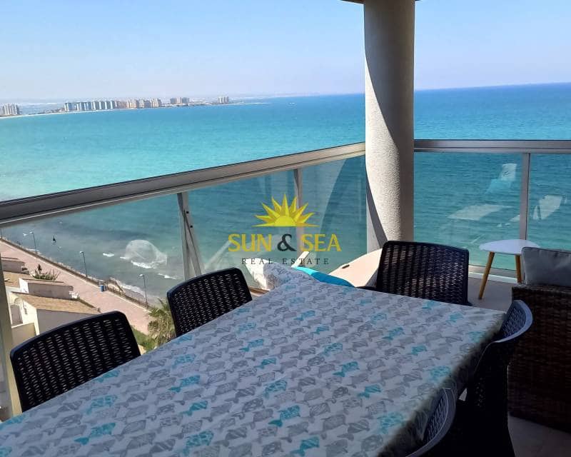 2 soveværelse Penthouse til leje i La Manga del Mar Menor med swimmingpool garage - € 880 (Ref: 8637369)