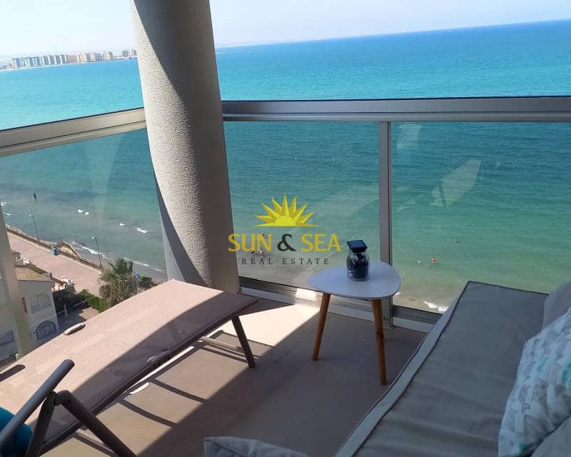 2 soveværelse Penthouse til leje i La Manga del Mar Menor med swimmingpool garage - € 880 (Ref: 8637369)