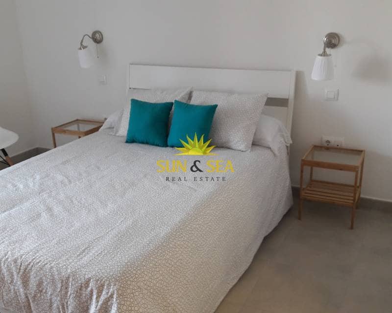 2 soveværelse Penthouse til leje i La Manga del Mar Menor med swimmingpool garage - € 880 (Ref: 8637369)