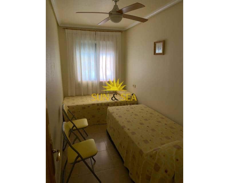 4 makuuhuone Huoneisto myytävänä paikassa Los Narejos - 300 000 € (Ref: 8657666)