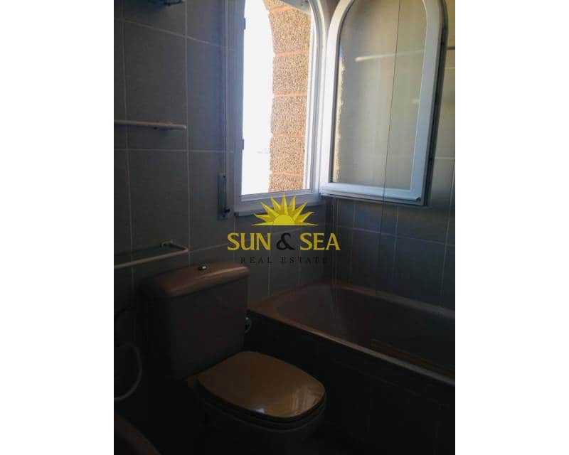 3 sovrum Lägenhet att hyra i La Manga del Mar Menor med pool garage - 1 500 € (Ref: 8666970)