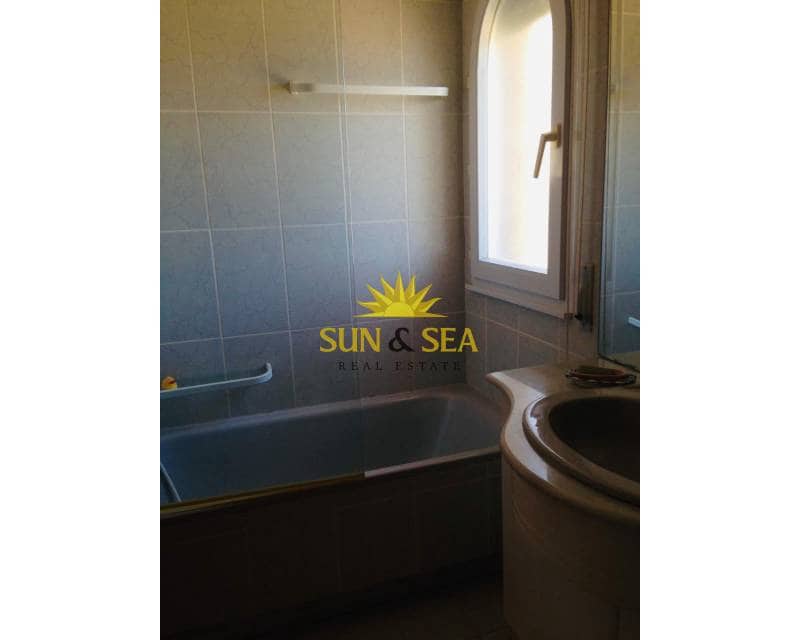 3 sovrum Lägenhet att hyra i La Manga del Mar Menor med pool garage - 1 500 € (Ref: 8666970)