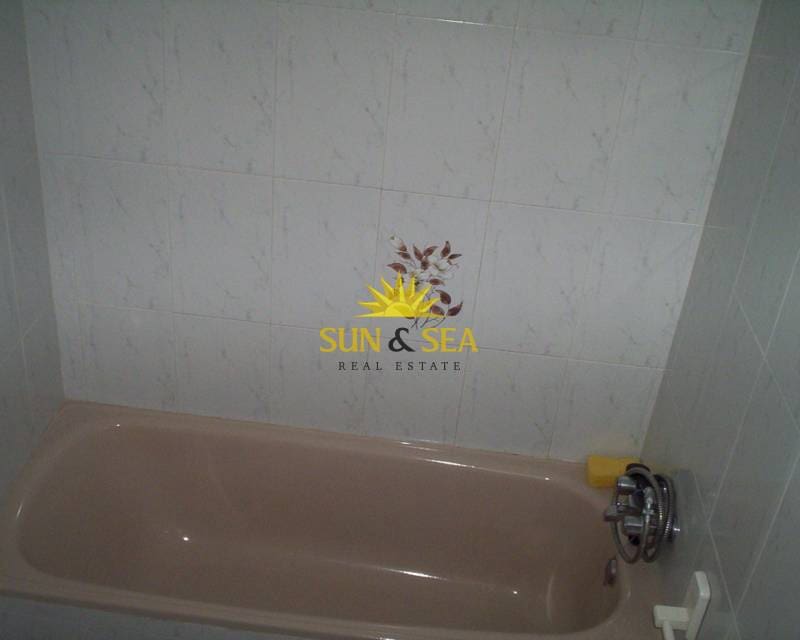 3 sypialnia Apartament do wynajęcia w La Manga del Mar Menor z basenem garażem - 700 € (Ref: 8675012)