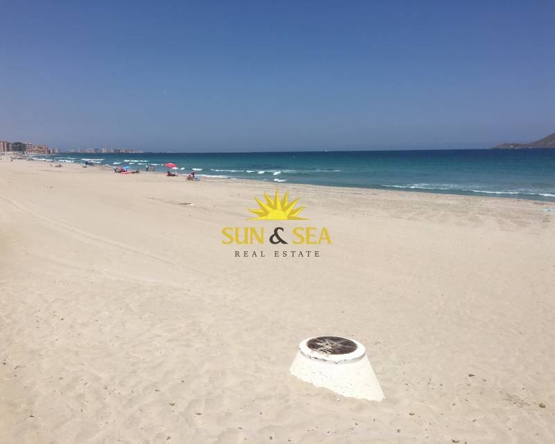 3 sypialnia Apartament do wynajęcia w La Manga del Mar Menor z basenem garażem - 700 € (Ref: 8675012)