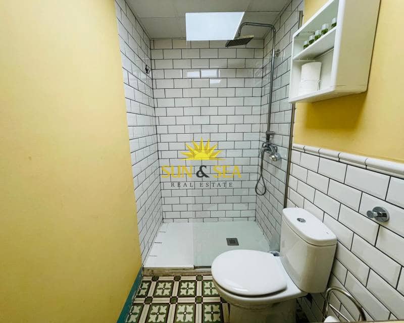 2 slaapkamer Appartement te huur in Alicante stad - € 1.200 (Ref: 8679090)