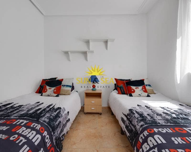 2 bedroom Townhouse for rent in Torrevieja with pool garage - € 850 (Ref: 8680366)