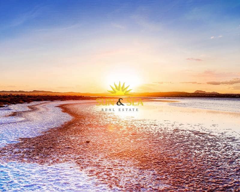 2 bedroom Townhouse for rent in Torrevieja with pool garage - € 850 (Ref: 8680366)