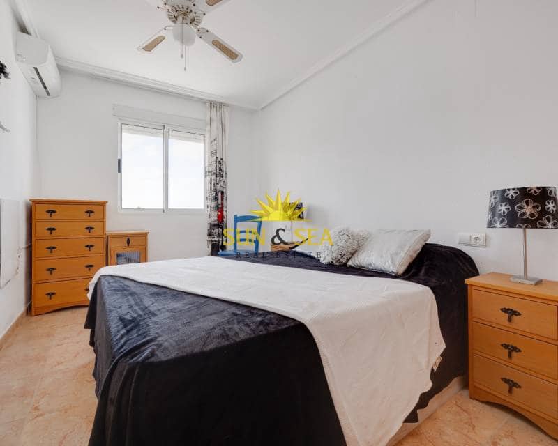 2 bedroom Townhouse for rent in Torrevieja with pool garage - € 850 (Ref: 8680366)