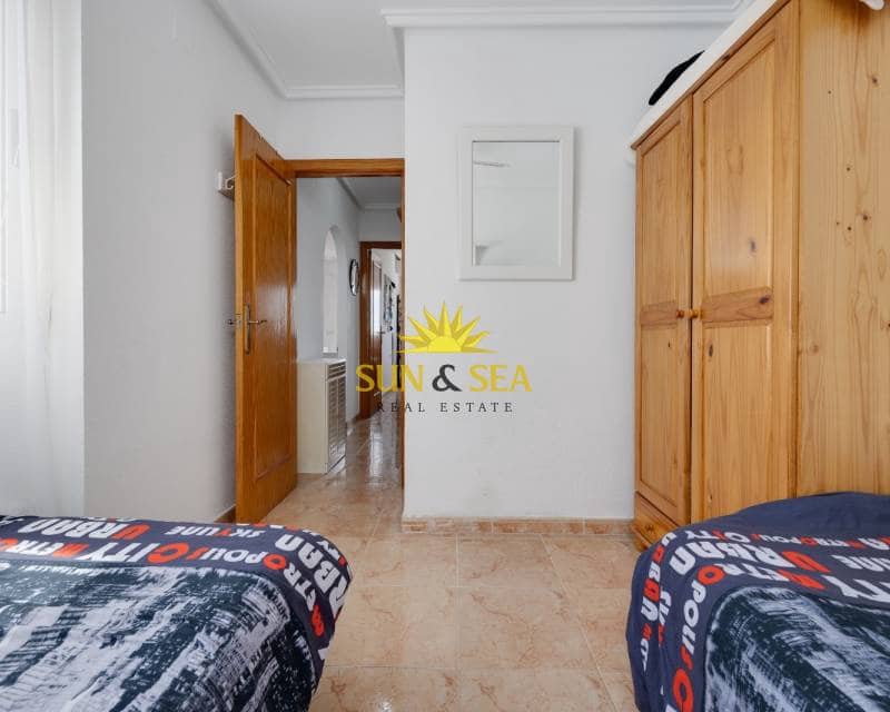 2 bedroom Townhouse for rent in Torrevieja with pool garage - € 850 (Ref: 8680366)