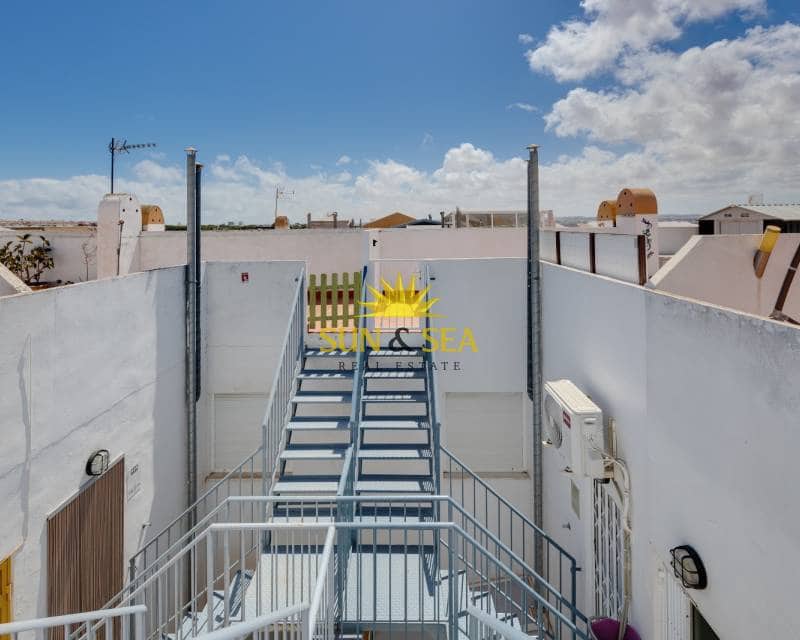 2 bedroom Townhouse for rent in Torrevieja with pool garage - € 850 (Ref: 8680366)