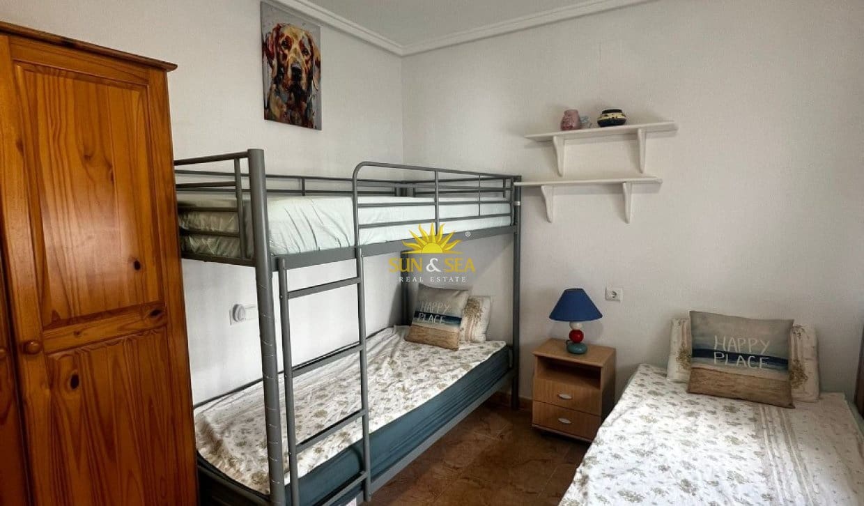 2 soveværelse Byhus til leje i Torrevieja med swimmingpool garage - € 850 (Ref: 8680366)