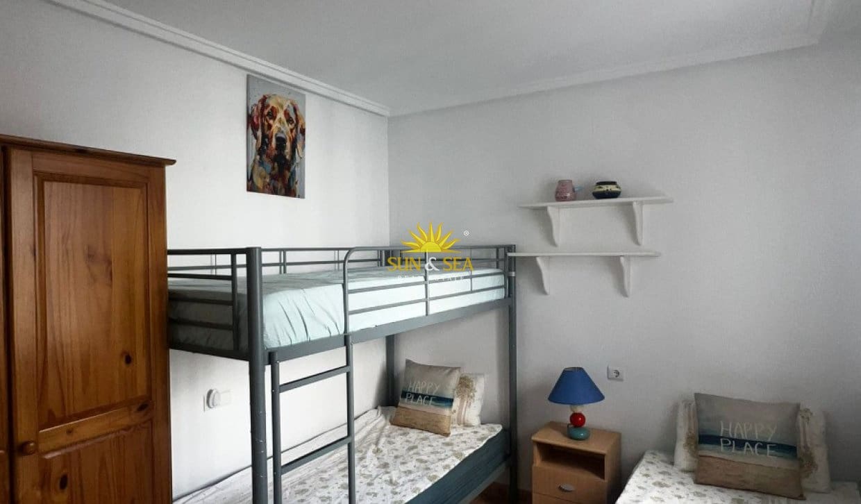 2 soveværelse Byhus til leje i Torrevieja med swimmingpool garage - € 850 (Ref: 8680366)