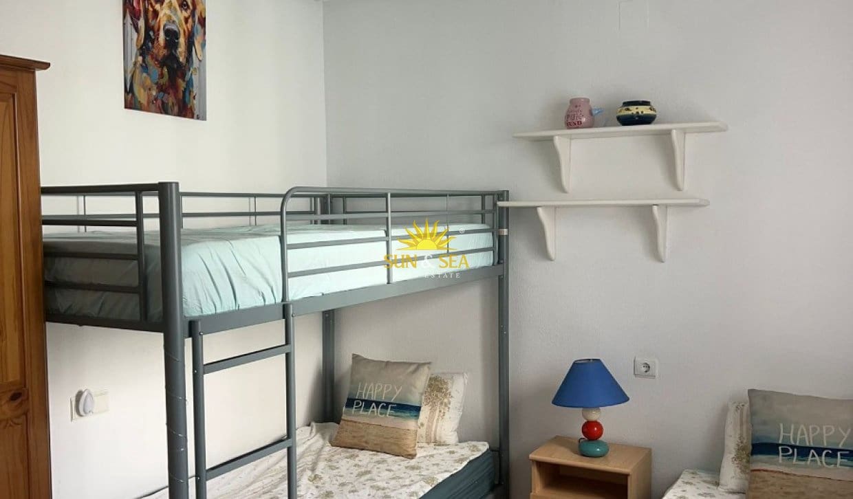 2 soveværelse Byhus til leje i Torrevieja med swimmingpool garage - € 850 (Ref: 8680366)