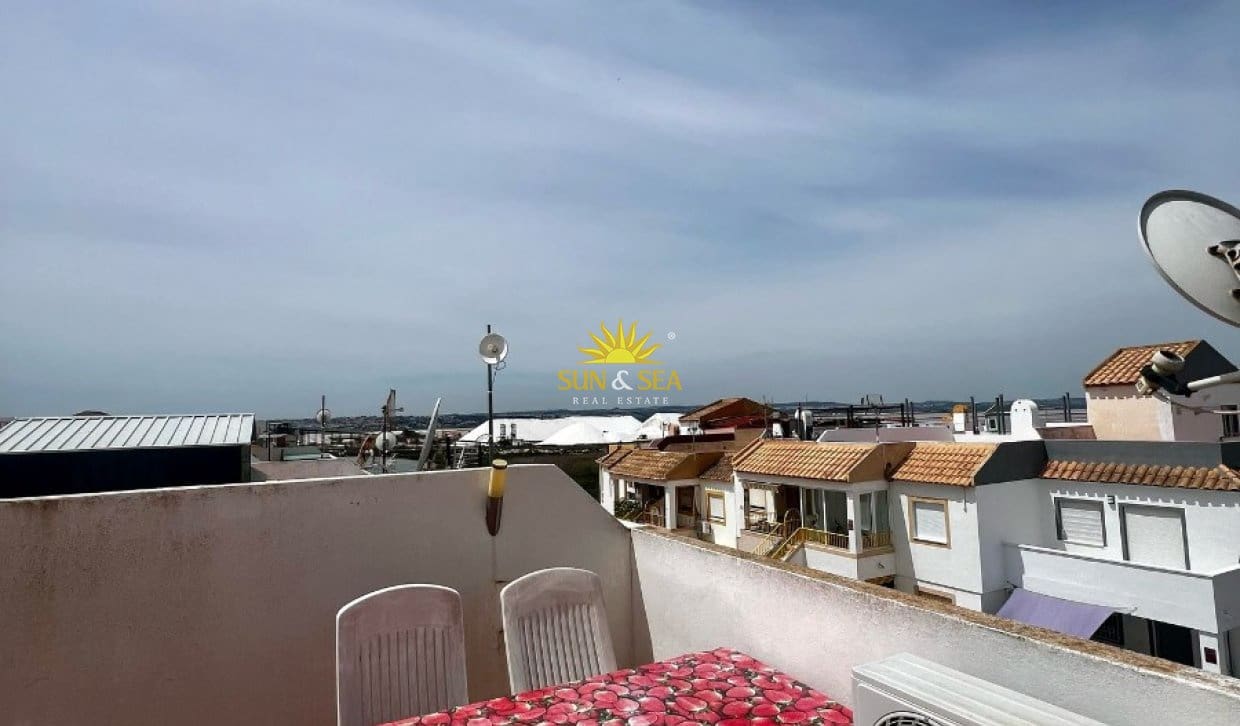 2 soveværelse Byhus til leje i Torrevieja med swimmingpool garage - € 850 (Ref: 8680366)