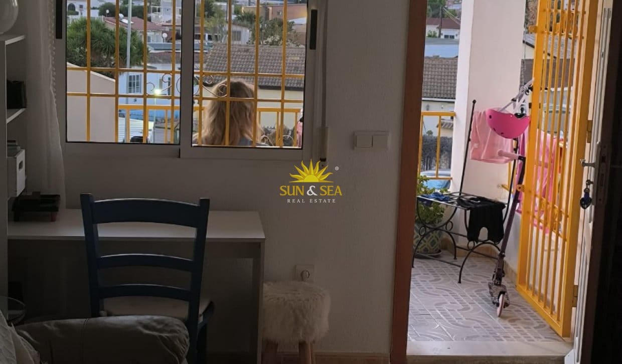 2 soveværelse Byhus til leje i Torrevieja med swimmingpool garage - € 850 (Ref: 8680366)