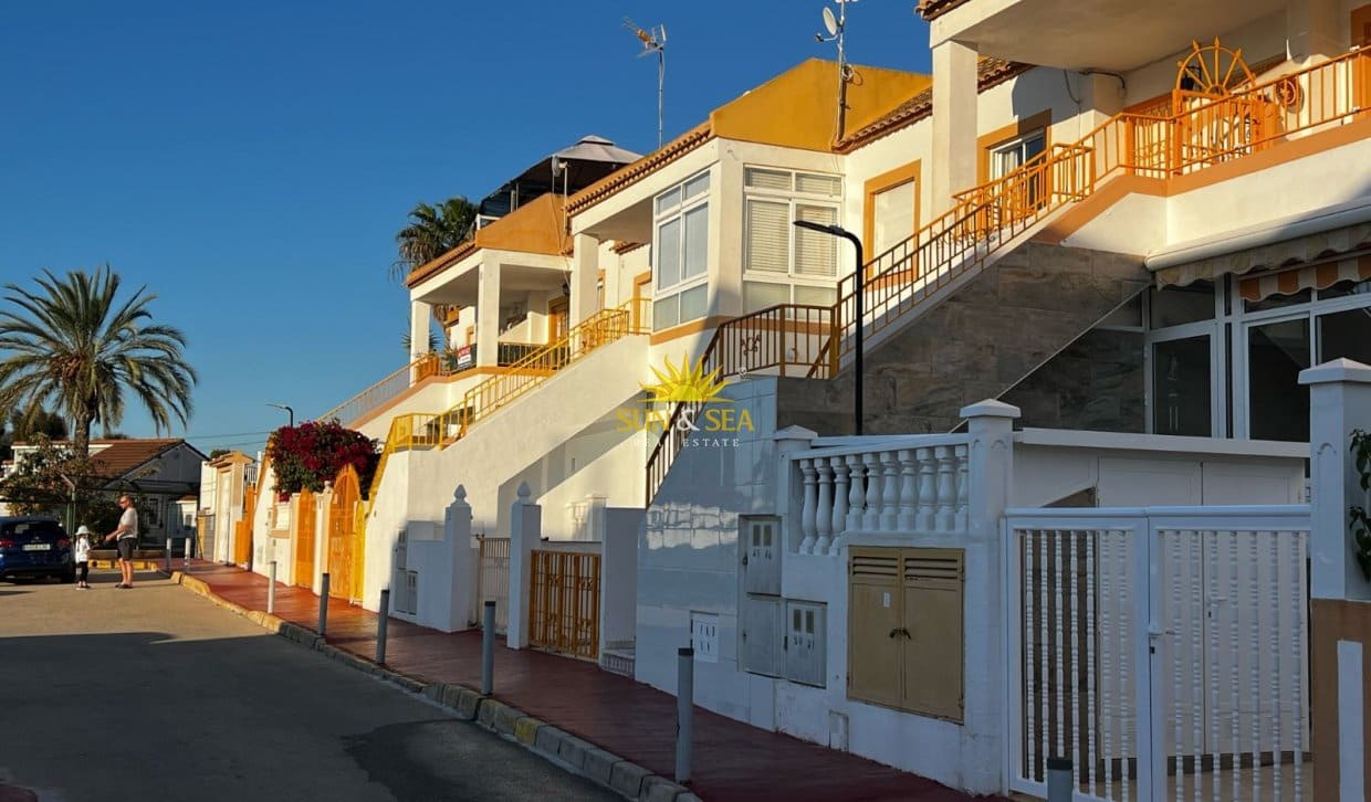 2 soveværelse Byhus til leje i Torrevieja med swimmingpool garage - € 850 (Ref: 8680366)