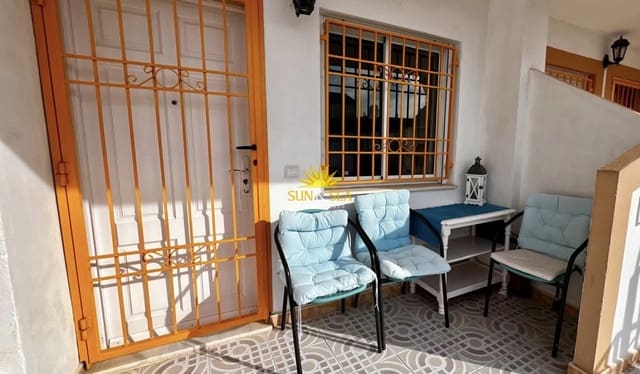 Casa de 2 habitaciones en El Chaparral - La Siesta - La Torreta, Torrevieja en alquiler con piscina garaje - 850 € (Ref: 8680366)